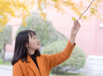 男子称买到假烟 服务区回应